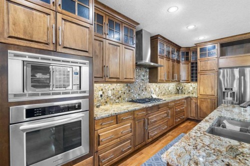 120 7 Avenue Ne, Calgary, AB - Indoor Photo Showing Kitchen With Upgraded Kitchen