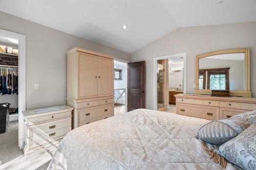 120 7 Avenue Ne, Calgary, AB - Indoor Photo Showing Bedroom