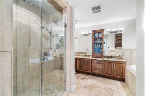 120 7 Avenue Ne, Calgary, AB - Indoor Photo Showing Bathroom