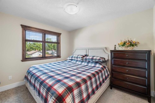120 7 Avenue Ne, Calgary, AB - Indoor Photo Showing Bedroom