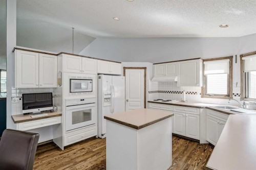14319 Evergreen Street Sw, Calgary, AB - Indoor Photo Showing Kitchen