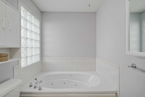 14319 Evergreen Street Sw, Calgary, AB - Indoor Photo Showing Bathroom