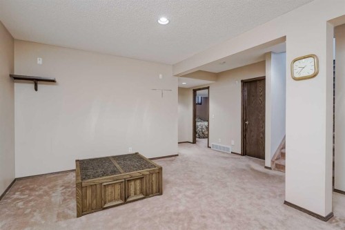 14319 Evergreen Street Sw, Calgary, AB - Indoor Photo Showing Other Room