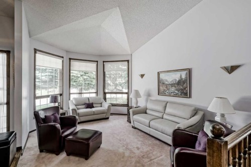 14319 Evergreen Street Sw, Calgary, AB - Indoor Photo Showing Living Room