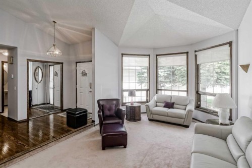 14319 Evergreen Street Sw, Calgary, AB - Indoor Photo Showing Living Room