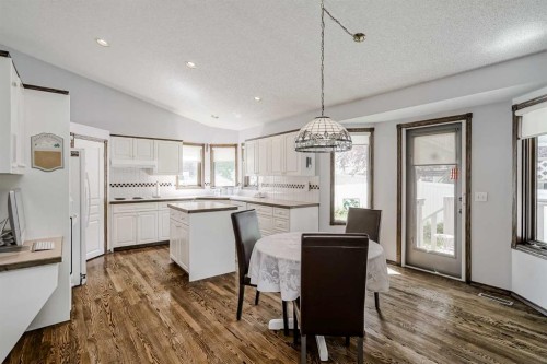 14319 Evergreen Street Sw, Calgary, AB - Indoor