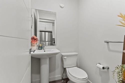 1402-100 Walgrove Court Se, Calgary, AB - Indoor Photo Showing Bathroom