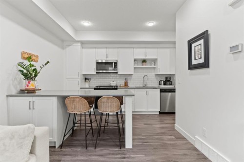 1402-100 Walgrove Court Se, Calgary, AB - Indoor Photo Showing Kitchen With Upgraded Kitchen