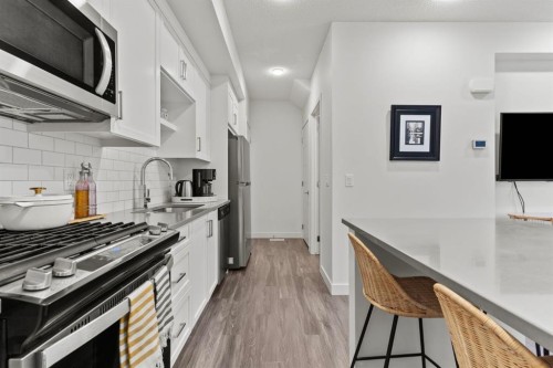 1402-100 Walgrove Court Se, Calgary, AB - Indoor Photo Showing Kitchen With Upgraded Kitchen