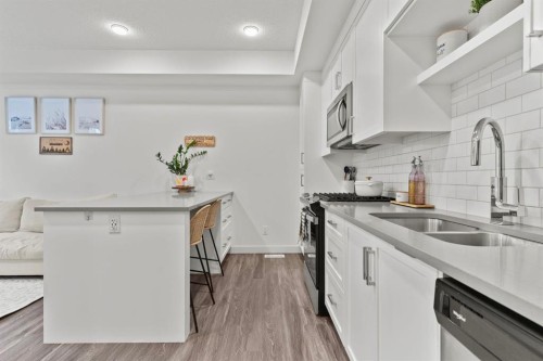 1402-100 Walgrove Court Se, Calgary, AB - Indoor Photo Showing Kitchen With Double Sink With Upgraded Kitchen