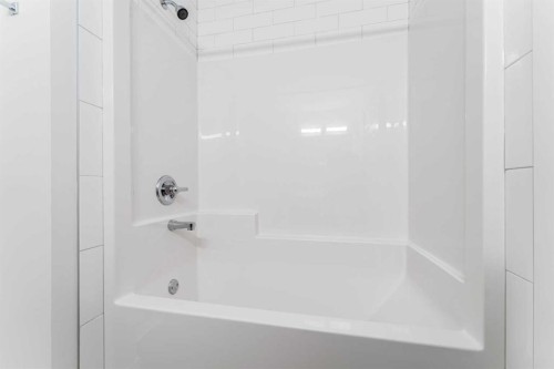 1921 Mccaskill Drive, Crossfield, AB - Indoor Photo Showing Bathroom