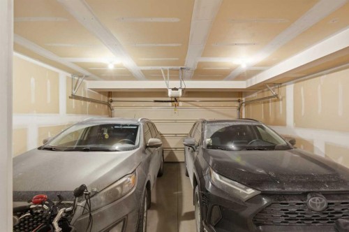 95 Sage Bluff Gate Nw, Calgary, AB - Indoor Photo Showing Garage