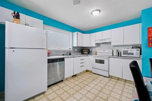 29 Erin Green Way Se, Calgary, AB - Indoor Photo Showing Other Room