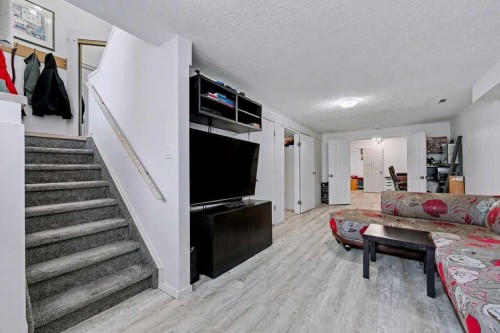 29 Erin Green Way Se, Calgary, AB - Indoor Photo Showing Living Room