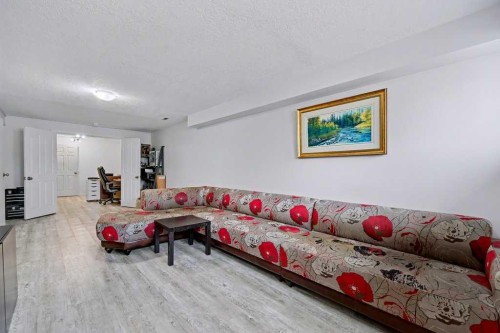 29 Erin Green Way Se, Calgary, AB - Indoor Photo Showing Living Room
