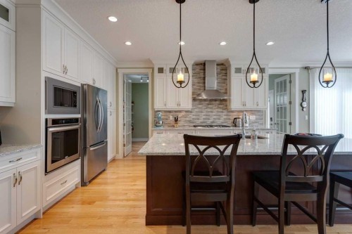 417 29 Avenue Nw, Calgary, AB - Indoor Photo Showing Kitchen With Upgraded Kitchen