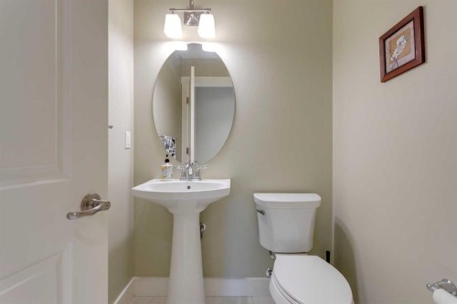 417 29 Avenue Nw, Calgary, AB - Indoor Photo Showing Bathroom