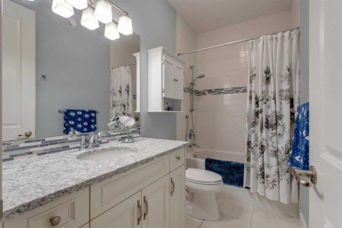417 29 Avenue Nw, Calgary, AB - Indoor Photo Showing Bathroom