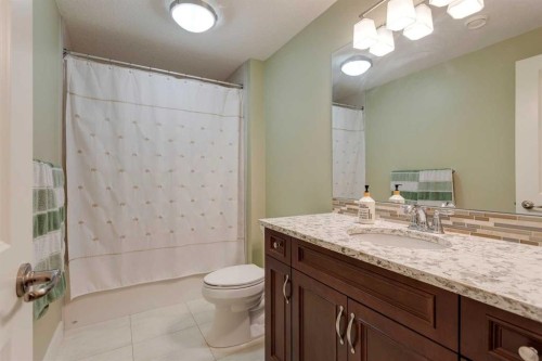 417 29 Avenue Nw, Calgary, AB - Indoor Photo Showing Bathroom