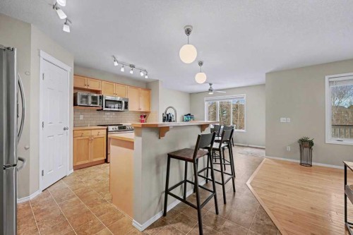19 Copperfield Crescent Se, Calgary, AB - Indoor Photo Showing Kitchen