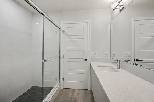 1882 Rangeview Drive Se, Calgary, AB - Indoor Photo Showing Bathroom