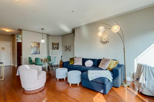 534-10 Discovery Ridge Close Sw, Calgary, AB - Indoor Photo Showing Living Room