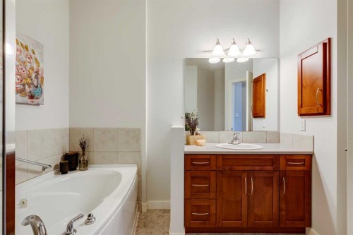 534-10 Discovery Ridge Close Sw, Calgary, AB - Indoor Photo Showing Bathroom