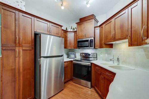 534-10 Discovery Ridge Close Sw, Calgary, AB - Indoor Photo Showing Kitchen With Stainless Steel Kitchen