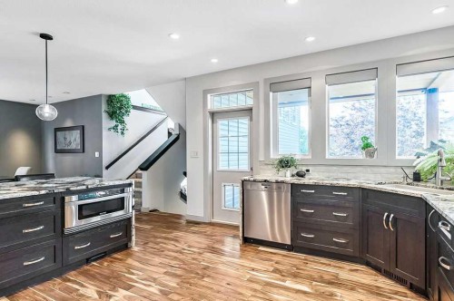73 Evanspark Way Nw, Calgary, AB - Indoor Photo Showing Kitchen With Upgraded Kitchen