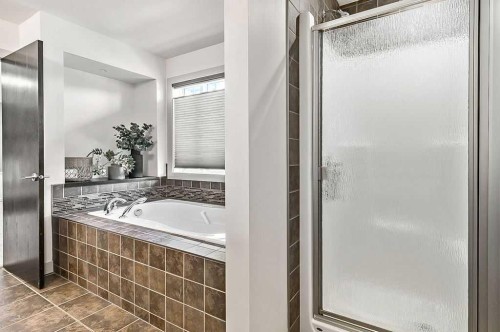 73 Evanspark Way Nw, Calgary, AB - Indoor Photo Showing Bathroom