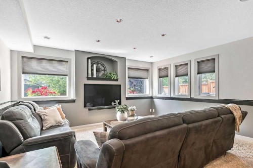 73 Evanspark Way Nw, Calgary, AB - Indoor Photo Showing Living Room