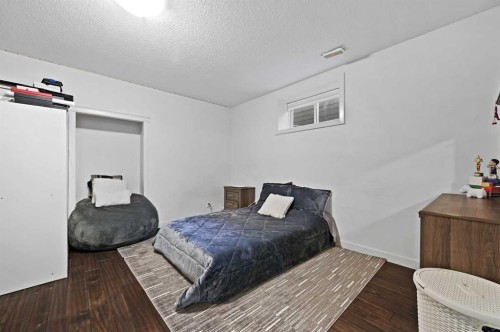 129 Springbluff Boulevard Sw, Calgary, AB - Indoor Photo Showing Bedroom