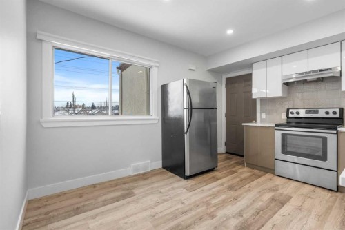 2209 Westmount Road Nw, Calgary, AB - Indoor Photo Showing Kitchen
