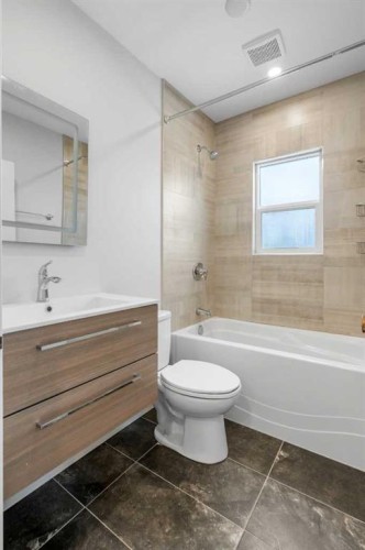 2209 Westmount Road Nw, Calgary, AB - Indoor Photo Showing Bathroom