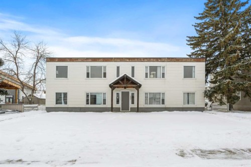 2209 Westmount Road Nw, Calgary, AB - Outdoor With Facade