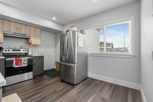 2209 Westmount Road Nw, Calgary, AB - Indoor Photo Showing Kitchen