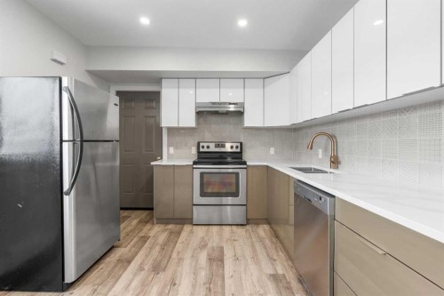 2209 Westmount Road Nw, Calgary, AB - Indoor Photo Showing Kitchen With Upgraded Kitchen