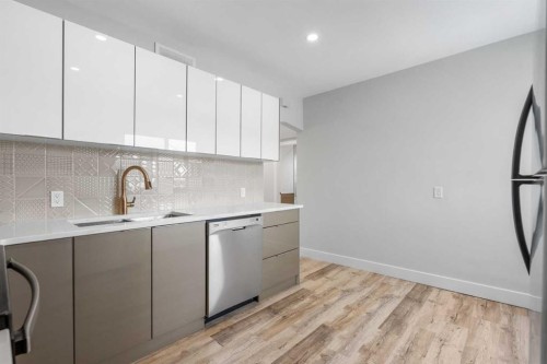 2209 Westmount Road Nw, Calgary, AB - Indoor Photo Showing Kitchen With Upgraded Kitchen