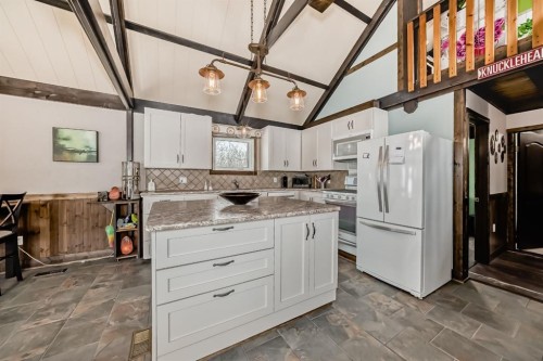 3 Kaylee Crescent, White Sands, AB - Indoor Photo Showing Kitchen