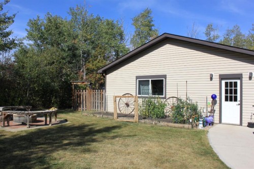 3 Kaylee Crescent, White Sands, AB - Outdoor