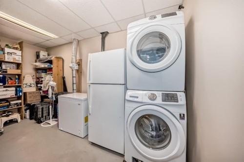 3 Kaylee Crescent, White Sands, AB - Indoor Photo Showing Laundry Room