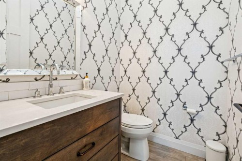 1636 Acton Avenue Sw, Calgary, AB - Indoor Photo Showing Bathroom