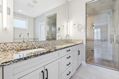 1636 Acton Avenue Sw, Calgary, AB - Indoor Photo Showing Bathroom