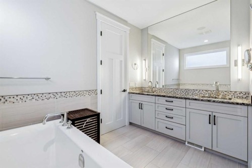 1636 Acton Avenue Sw, Calgary, AB - Indoor Photo Showing Bathroom