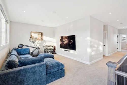 1636 Acton Avenue Sw, Calgary, AB - Indoor Photo Showing Living Room