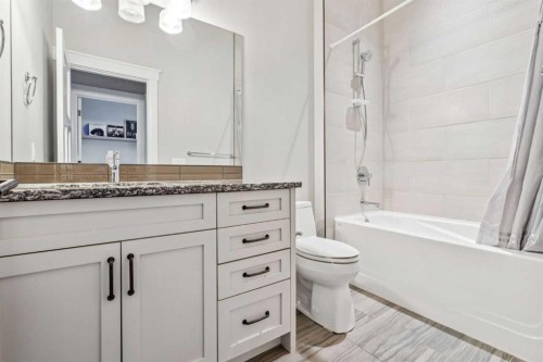 1636 Acton Avenue Sw, Calgary, AB - Indoor Photo Showing Bathroom