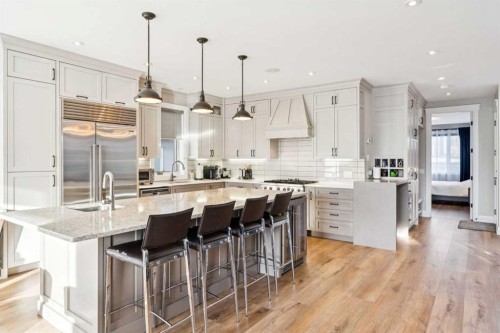 1636 Acton Avenue Sw, Calgary, AB - Indoor Photo Showing Kitchen With Upgraded Kitchen