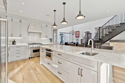 1636 Acton Avenue Sw, Calgary, AB - Indoor Photo Showing Kitchen With Upgraded Kitchen