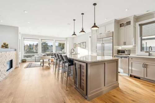1636 Acton Avenue Sw, Calgary, AB - Indoor Photo Showing Kitchen With Upgraded Kitchen