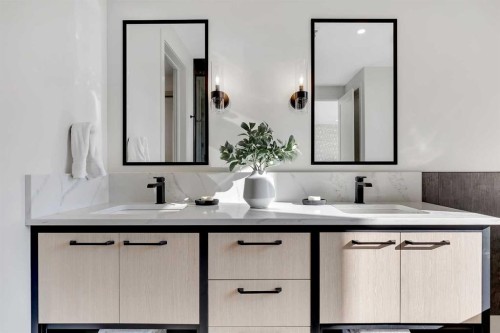 336 Normandy Drive Sw, Calgary, AB - Indoor Photo Showing Bathroom